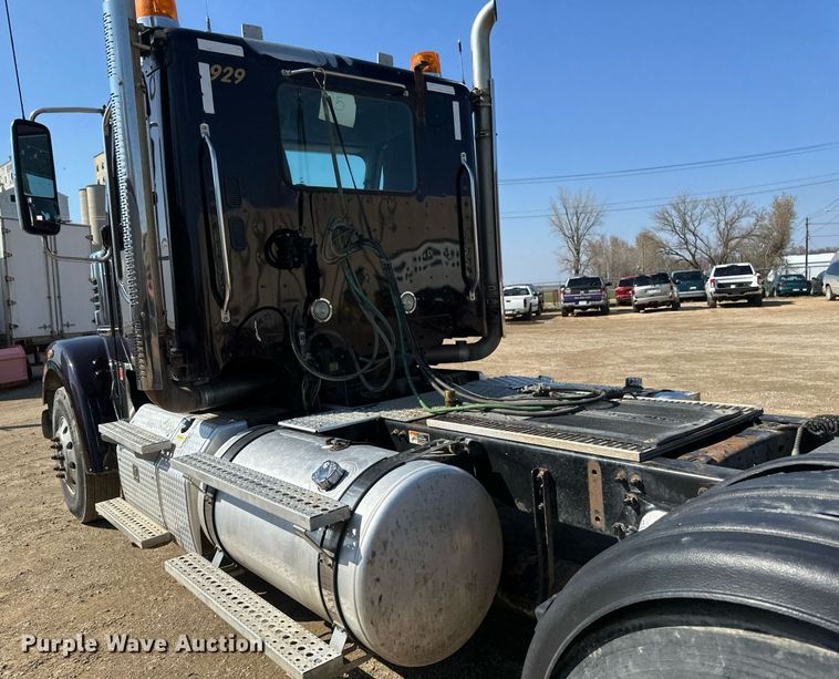 image for item EA2392 2014 Freightliner Coronado SD 122 semi truck