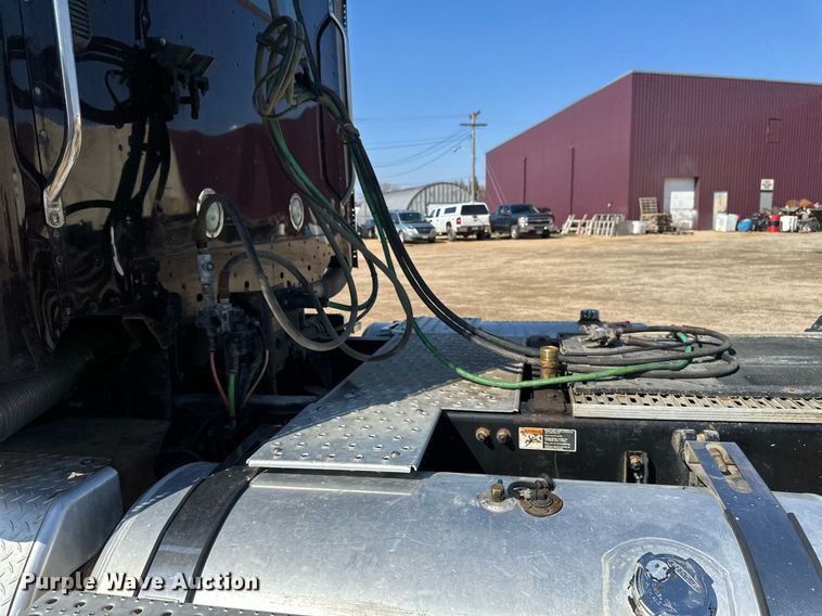 image for item EA2392 2014 Freightliner Coronado SD 122 semi truck