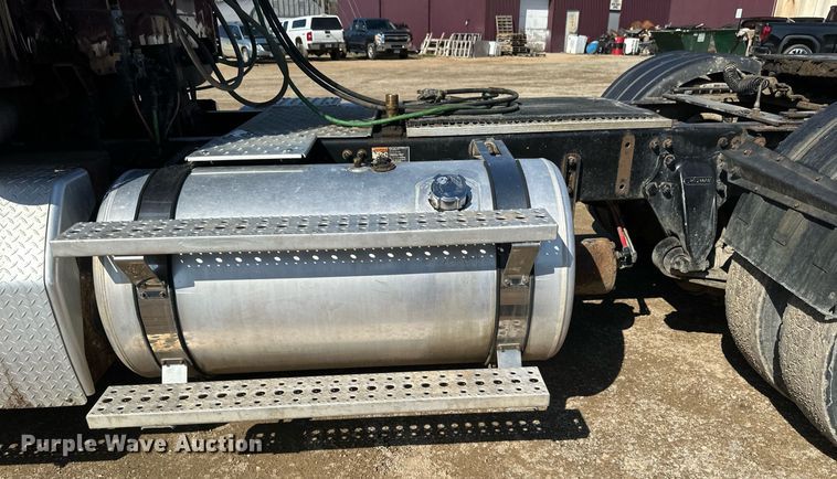 image for item EA2392 2014 Freightliner Coronado SD 122 semi truck