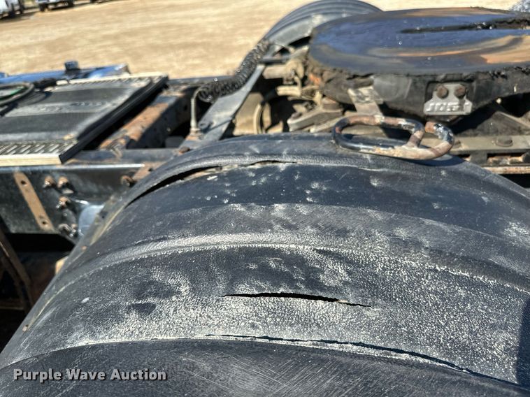 image for item EA2392 2014 Freightliner Coronado SD 122 semi truck