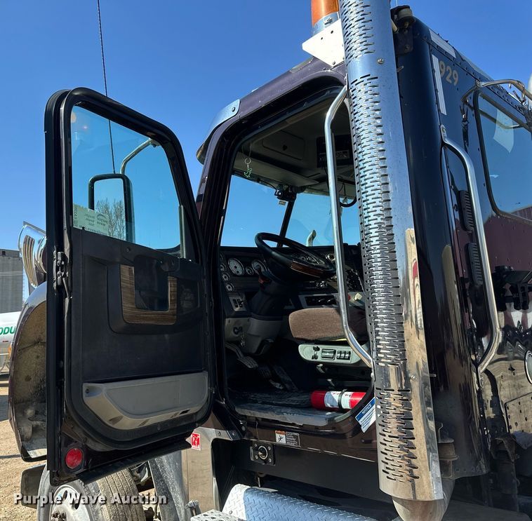 image for item EA2392 2014 Freightliner Coronado SD 122 semi truck