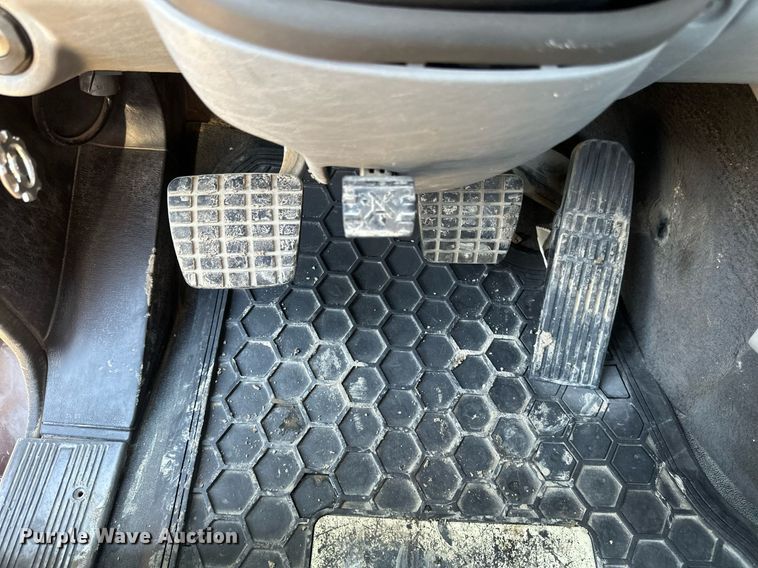 image for item EA2392 2014 Freightliner Coronado SD 122 semi truck