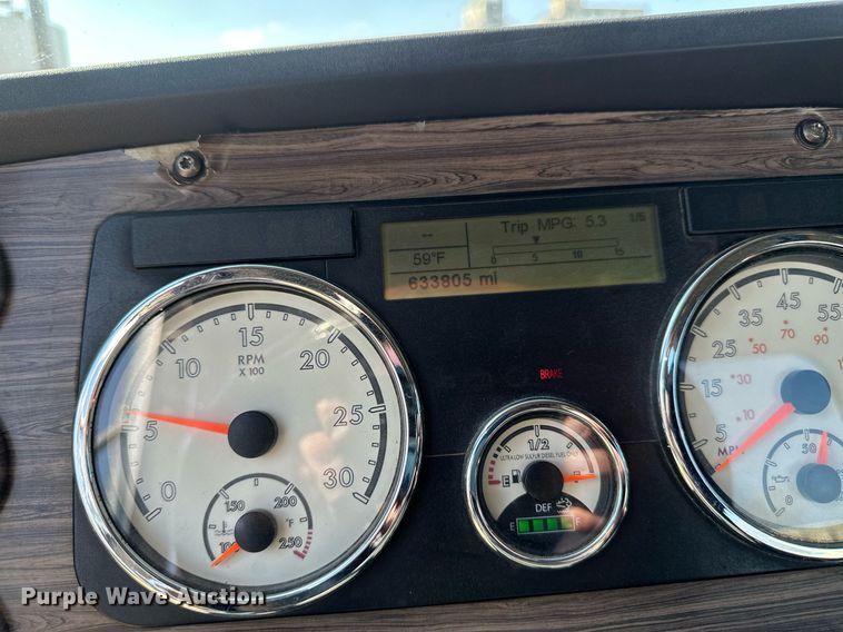 image for item EA2392 2014 Freightliner Coronado SD 122 semi truck