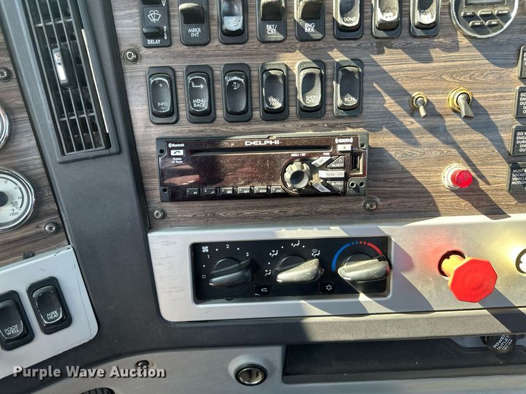 image for item EA2392 2014 Freightliner Coronado SD 122 semi truck