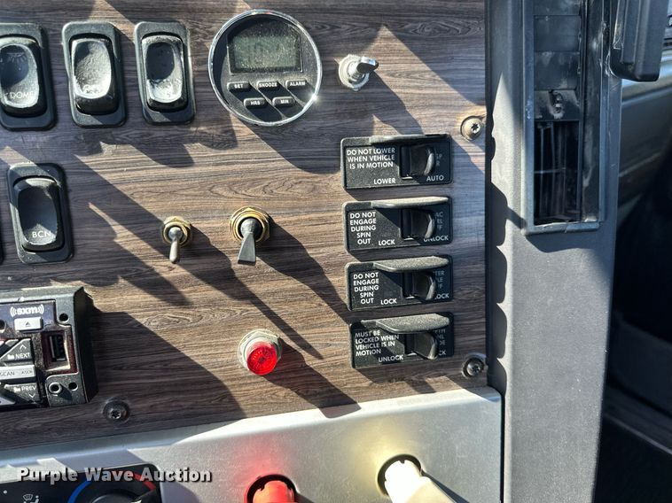 image for item EA2392 2014 Freightliner Coronado SD 122 semi truck