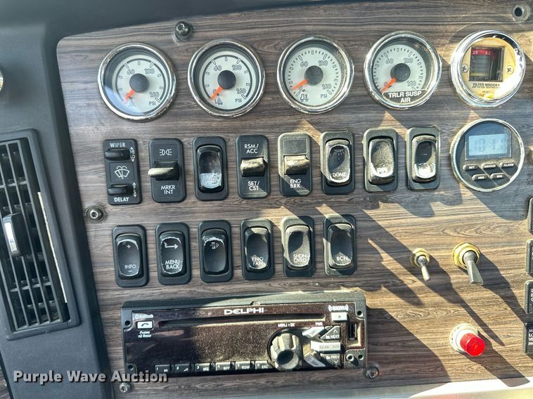 image for item EA2392 2014 Freightliner Coronado SD 122 semi truck