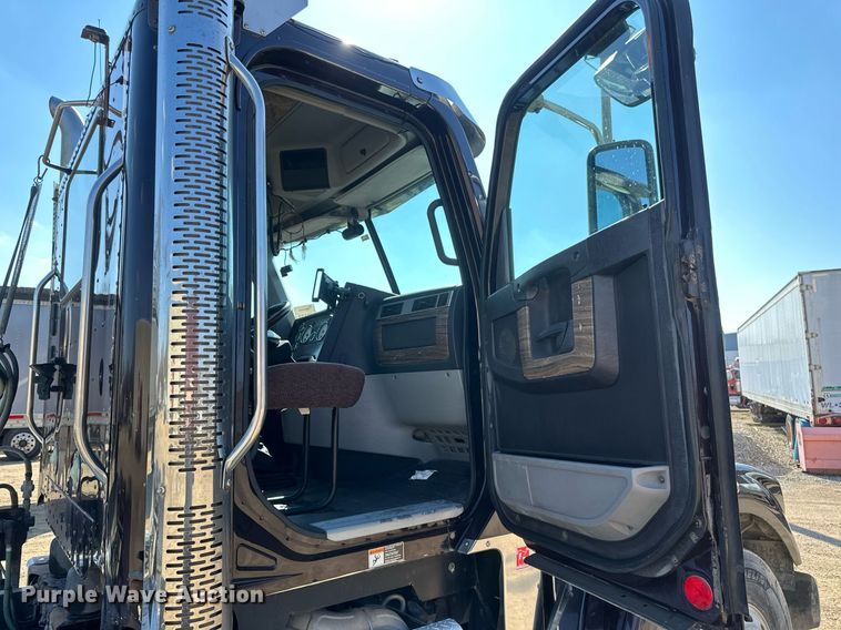 image for item EA2392 2014 Freightliner Coronado SD 122 semi truck