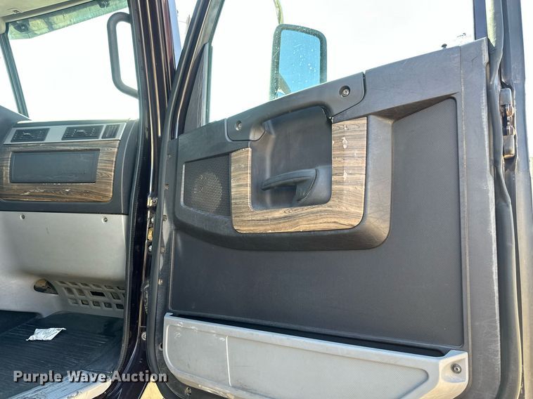 image for item EA2392 2014 Freightliner Coronado SD 122 semi truck