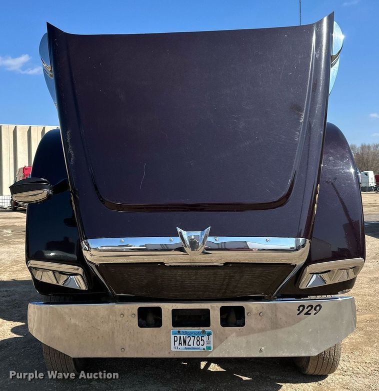 image for item EA2392 2014 Freightliner Coronado SD 122 semi truck