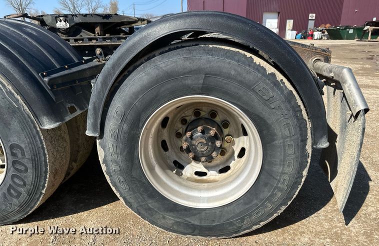 image for item EA2392 2014 Freightliner Coronado SD 122 semi truck