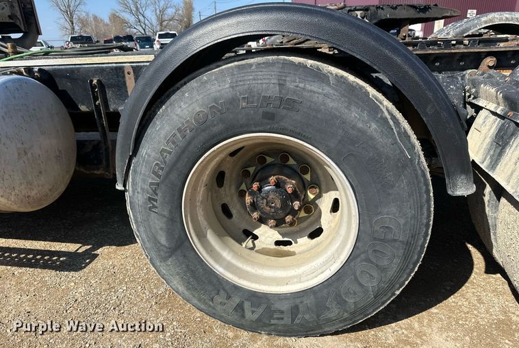 image for item EA2392 2014 Freightliner Coronado SD 122 semi truck