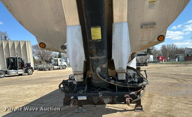 image for item EA2393 2010 Mac Trailer end dump trailer