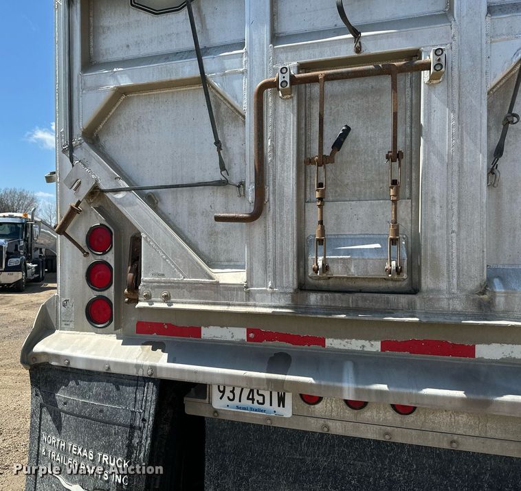 image for item EA2393 2010 Mac Trailer end dump trailer