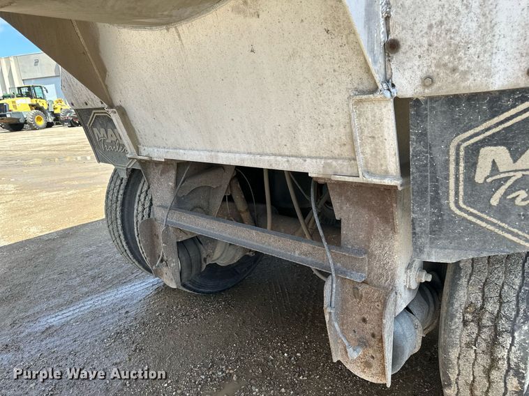 image for item EA2393 2010 Mac Trailer end dump trailer