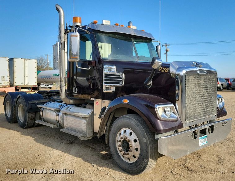 image for item EA2394 2014 Freightliner Coronado semi truck