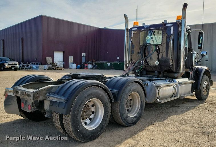 image for item EA2394 2014 Freightliner Coronado semi truck