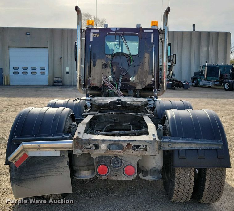 image for item EA2394 2014 Freightliner Coronado semi truck