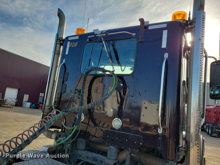 image for item EA2394 2014 Freightliner Coronado semi truck