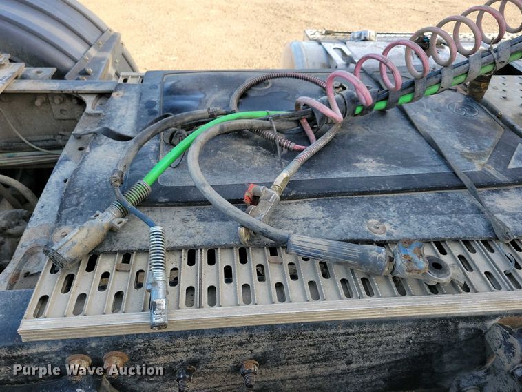 image for item EA2394 2014 Freightliner Coronado semi truck