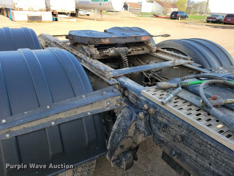 image for item EA2394 2014 Freightliner Coronado semi truck