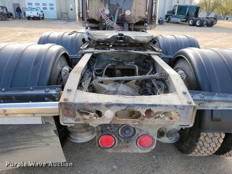 image for item EA2394 2014 Freightliner Coronado semi truck