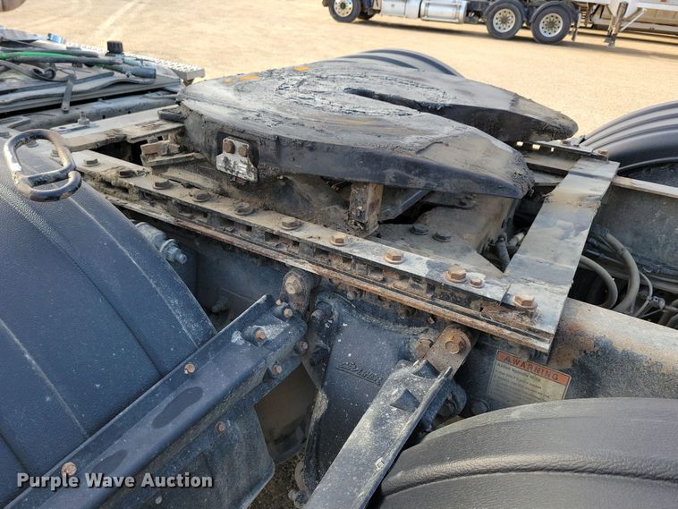 image for item EA2394 2014 Freightliner Coronado semi truck