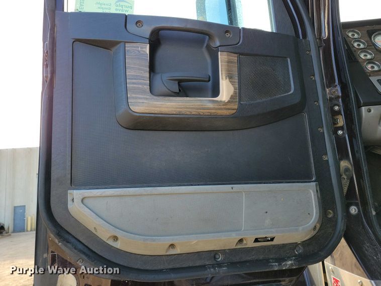 image for item EA2394 2014 Freightliner Coronado semi truck