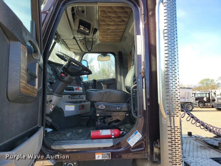 image for item EA2394 2014 Freightliner Coronado semi truck