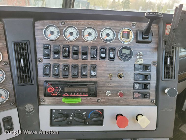 image for item EA2394 2014 Freightliner Coronado semi truck