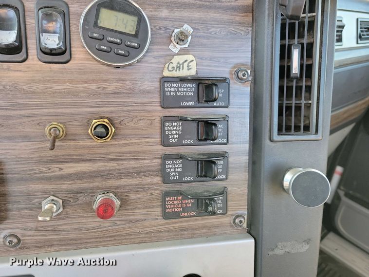 image for item EA2394 2014 Freightliner Coronado semi truck