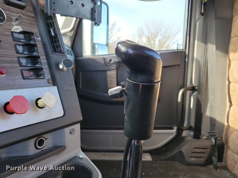 image for item EA2394 2014 Freightliner Coronado semi truck