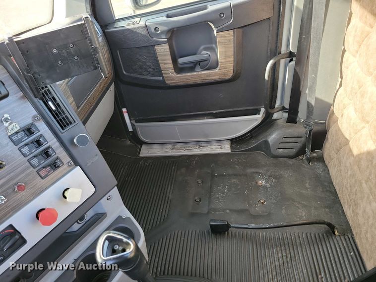 image for item EA2394 2014 Freightliner Coronado semi truck