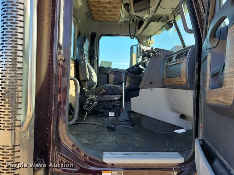 image for item EA2394 2014 Freightliner Coronado semi truck