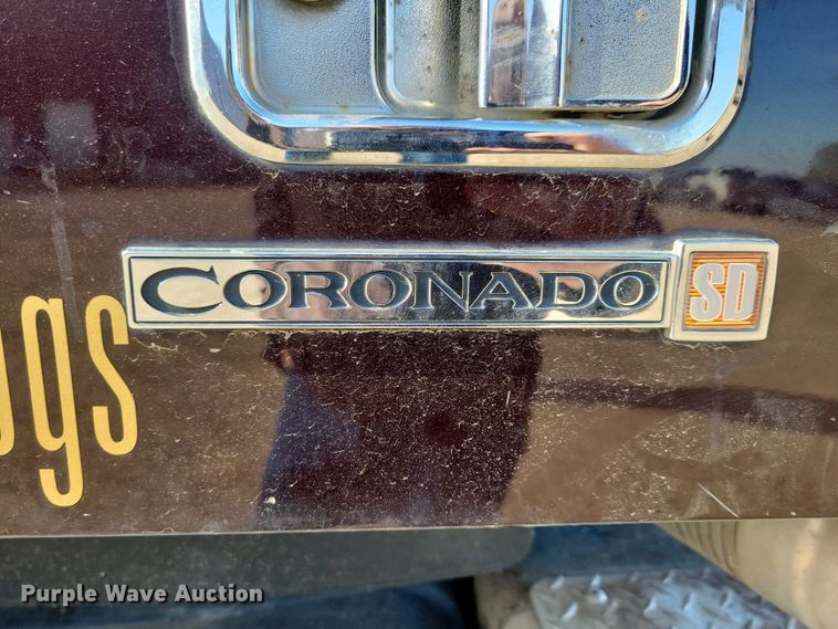 image for item EA2394 2014 Freightliner Coronado semi truck