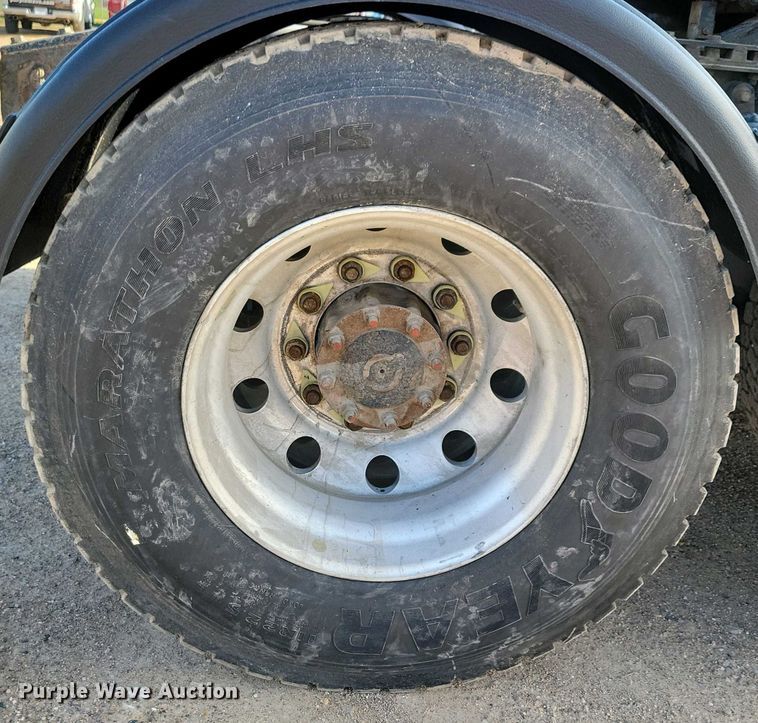 image for item EA2394 2014 Freightliner Coronado semi truck