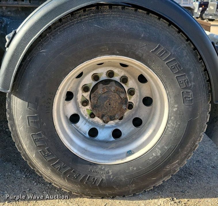 image for item EA2394 2014 Freightliner Coronado semi truck