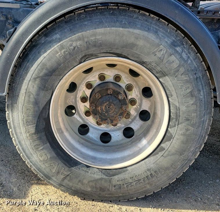 image for item EA2394 2014 Freightliner Coronado semi truck