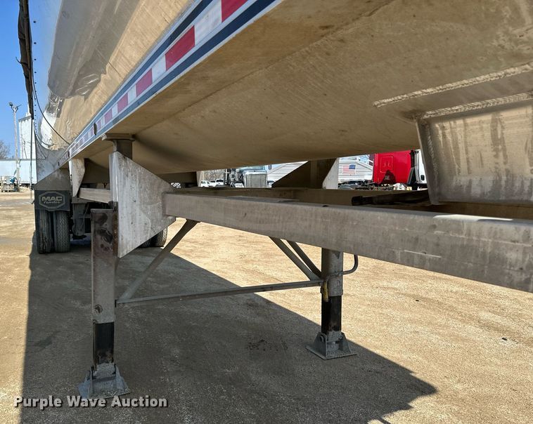 image for item EA2395 2010 Mac Trailer end dump trailer