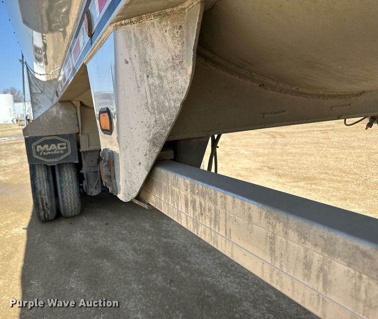 image for item EA2395 2010 Mac Trailer end dump trailer