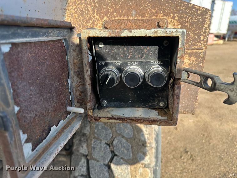 image for item EA2402 2014 Armor Lite SBD-40 LT bottom dump trailer