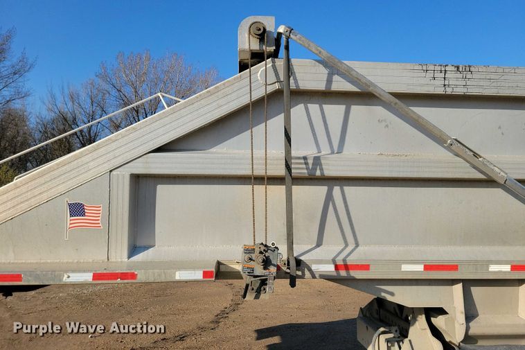 image for item EA2403 2013 Travis bottom dump trailer