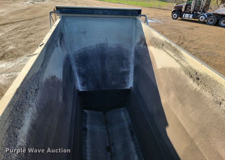 image for item EA2403 2013 Travis bottom dump trailer