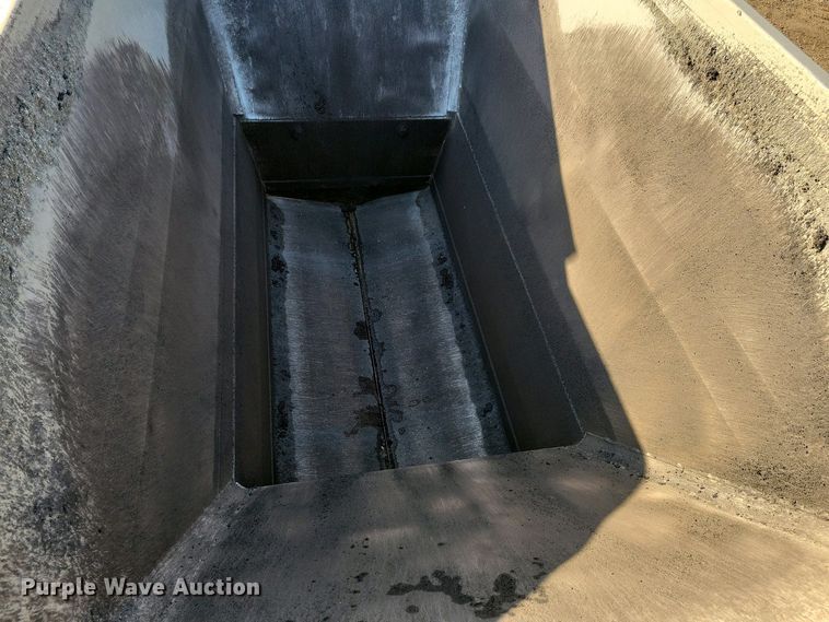 image for item EA2403 2013 Travis bottom dump trailer