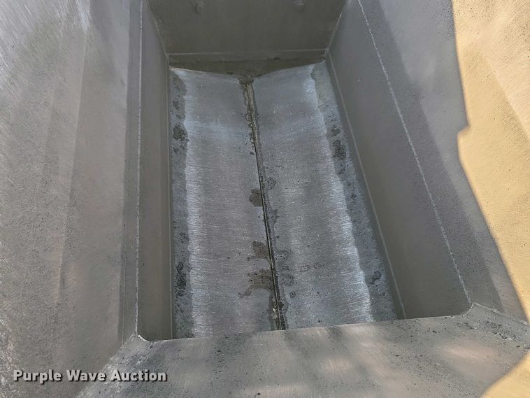 image for item EA2403 2013 Travis bottom dump trailer