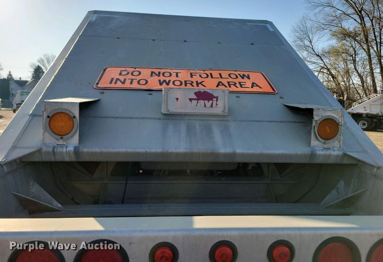 image for item EA2403 2013 Travis bottom dump trailer