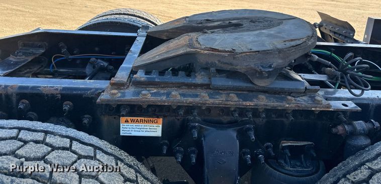 image for item EA2405 2019 Freightliner  Cascadia 126 semi truck