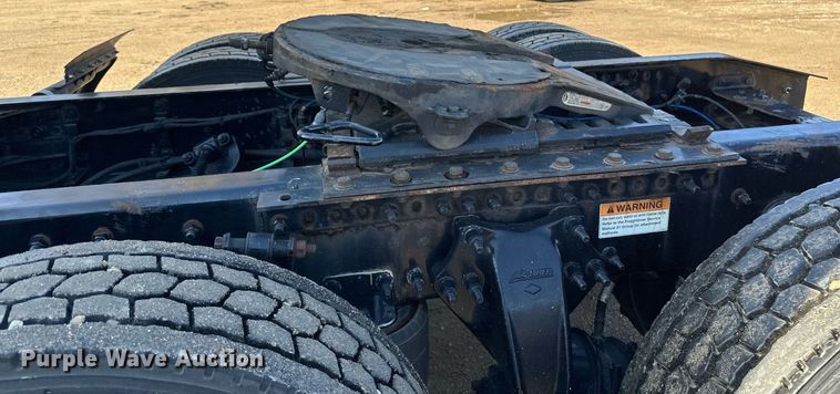 image for item EA2405 2019 Freightliner  Cascadia 126 semi truck