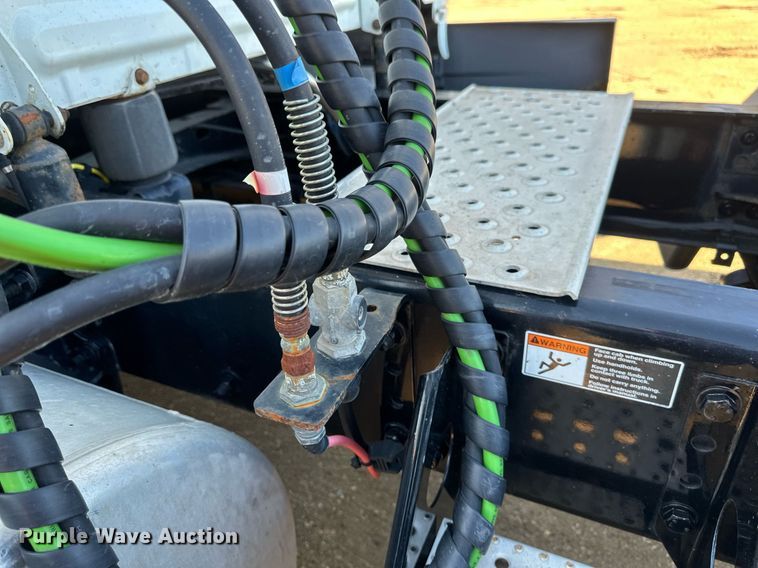 image for item EA2405 2019 Freightliner  Cascadia 126 semi truck