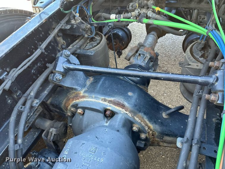 image for item EA2405 2019 Freightliner  Cascadia 126 semi truck