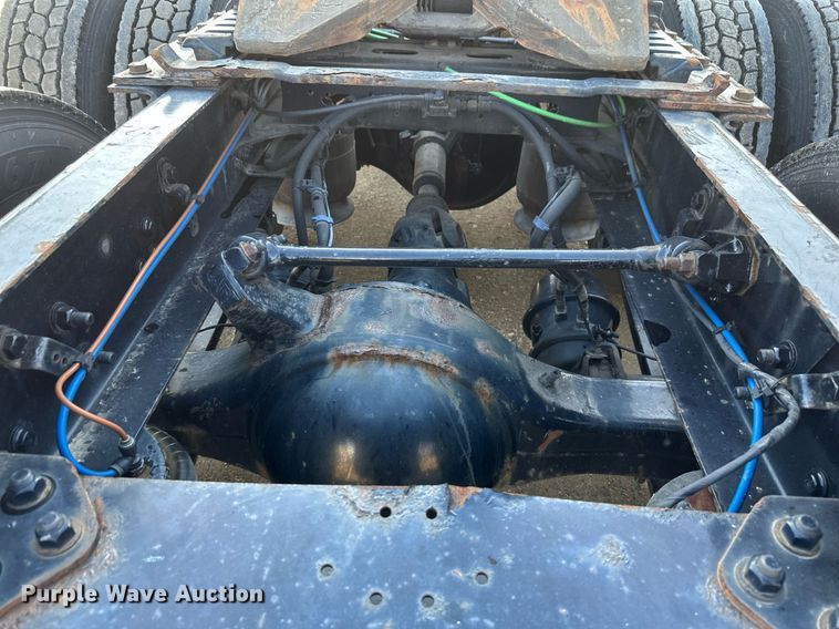 image for item EA2405 2019 Freightliner  Cascadia 126 semi truck